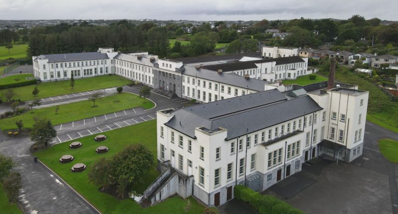 Galway school’s rap on knuckles over €200 ‘admin’ charge