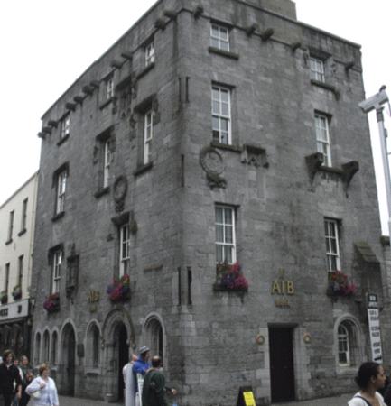 ‘Give the castle back to Galway’ demands TD