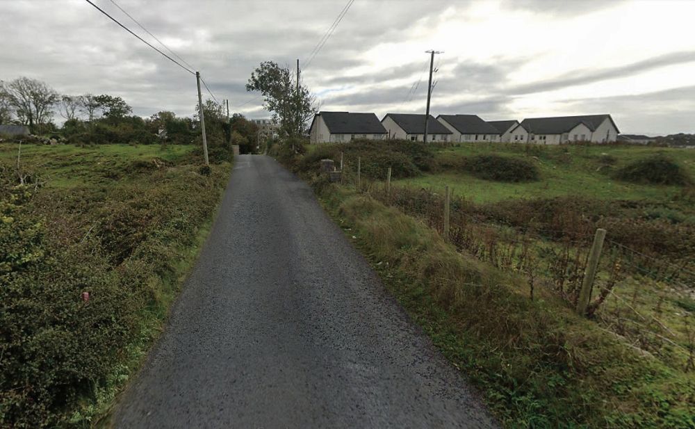 Locals concerned about lack of footpaths on Letteragh Road