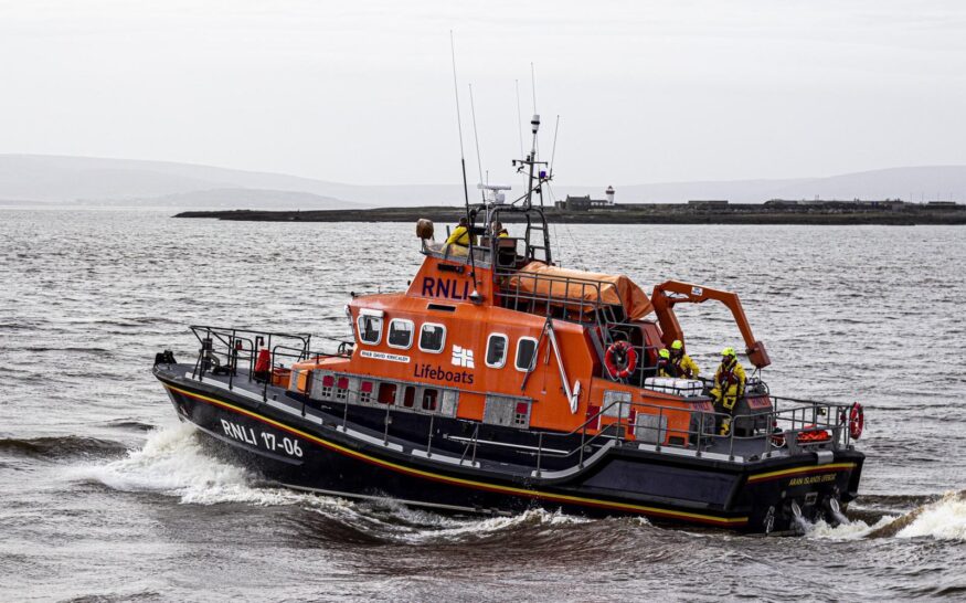 Aran Islands lifeboat rescues three kayakers off Kilronan pier