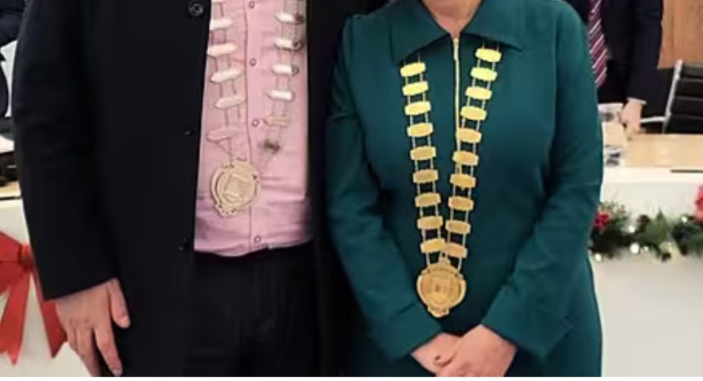 County Councillors divided on spending €5k on new mayoral chains