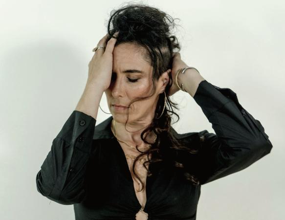 Single release sees Áine sing her way back home