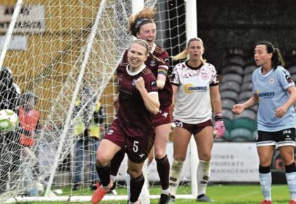 Tribeswomen look to close gap on top two